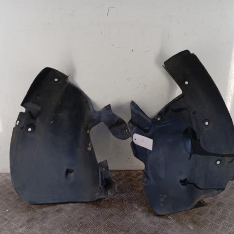 Pare boue avant gauche RENAULT SCENIC 2