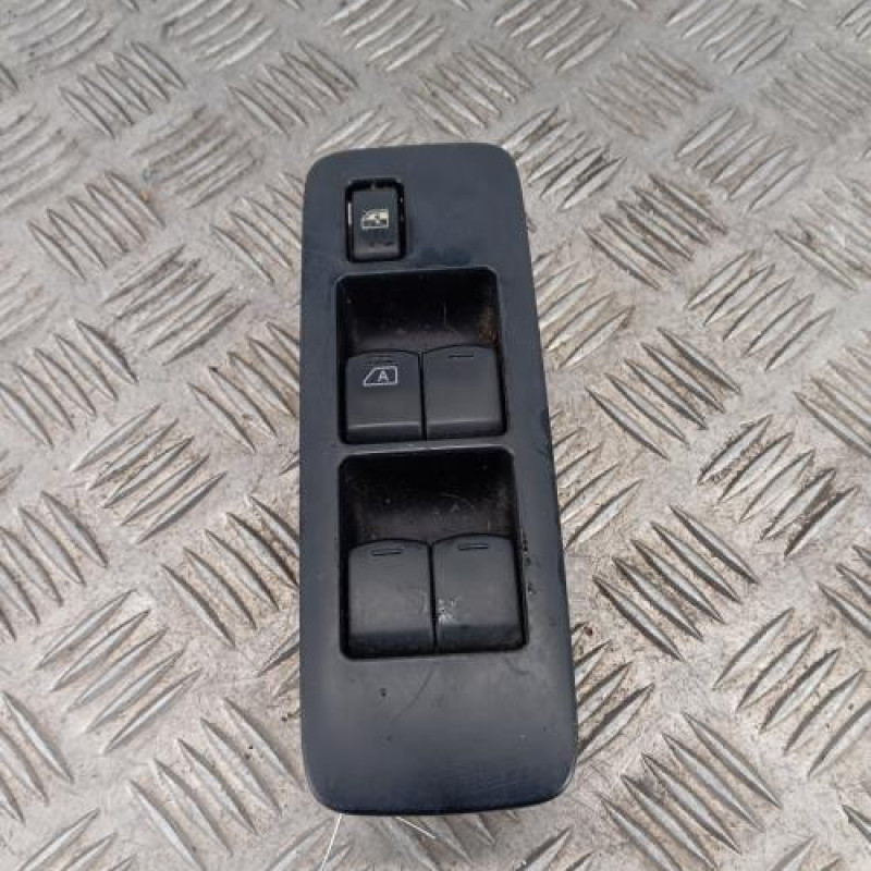 Interrupteur de leve vitre avant gauche NISSAN QASHQAI 1