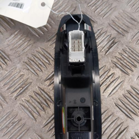 Interrupteur de leve vitre avant droit PEUGEOT 208 1