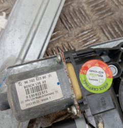 Leve vitre electrique avant droit PEUGEOT 208 1 Photo n°3