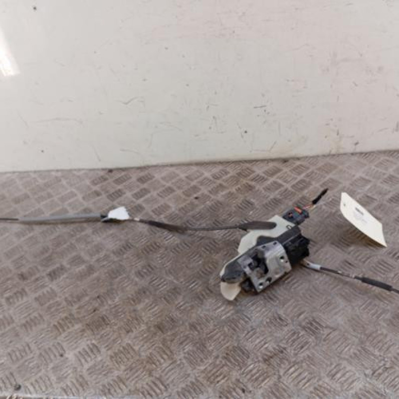 Serrure avant gauche PEUGEOT 208 1