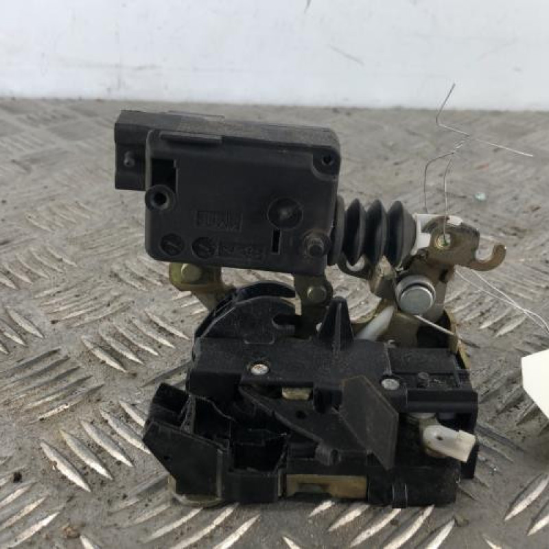 Serrure avant gauche RENAULT TWINGO 1