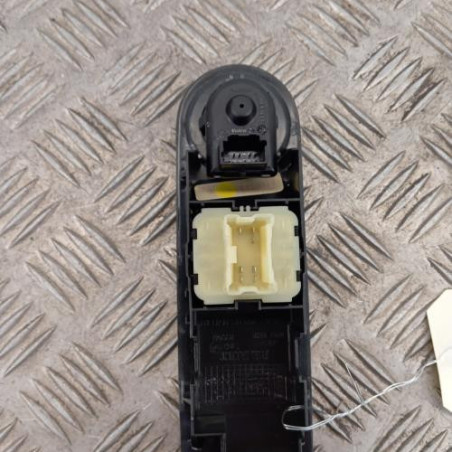 Interrupteur de leve vitre avant gauche RENAULT CLIO 4