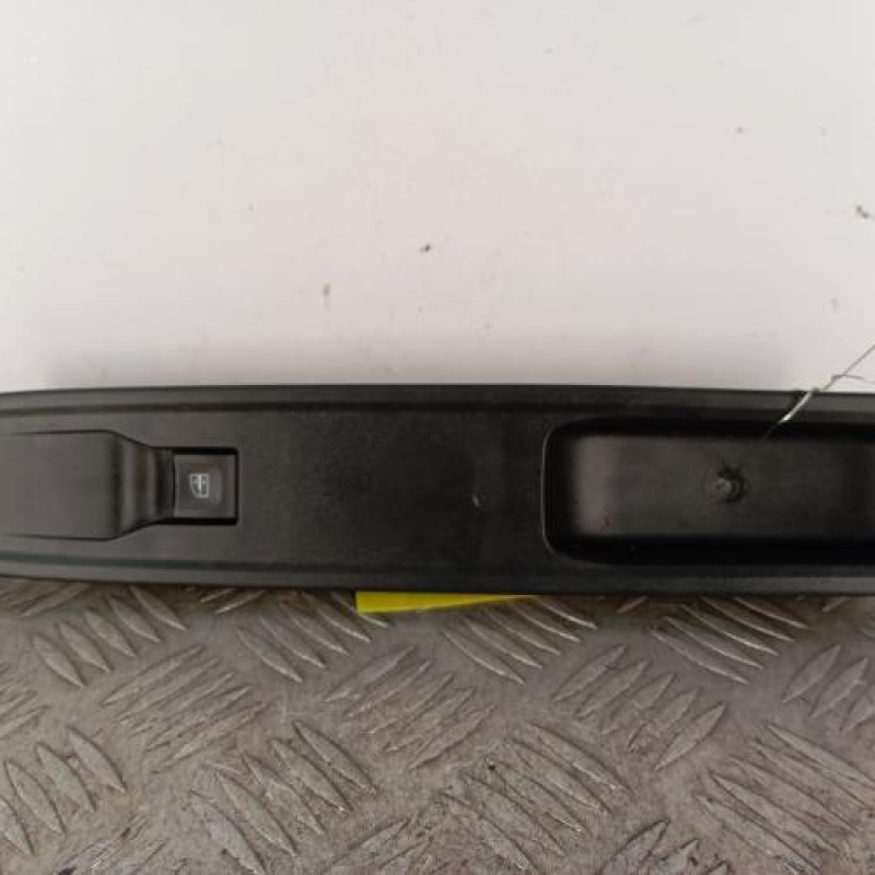 Interrupteur de leve vitre avant droit DACIA SANDERO 3