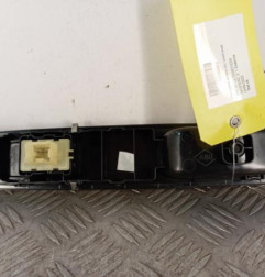 Interrupteur de leve vitre avant droit DACIA SANDERO 3