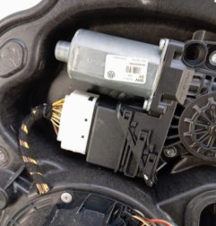 Leve vitre electrique arriere droit VOLKSWAGEN GOLF 6 Photo n°3