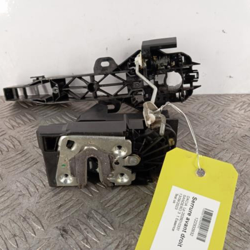 Serrure avant droit DACIA SANDERO 3