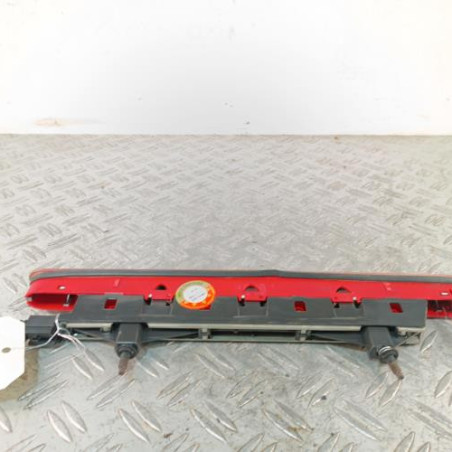 Feu arriere stop central PEUGEOT 5008 1