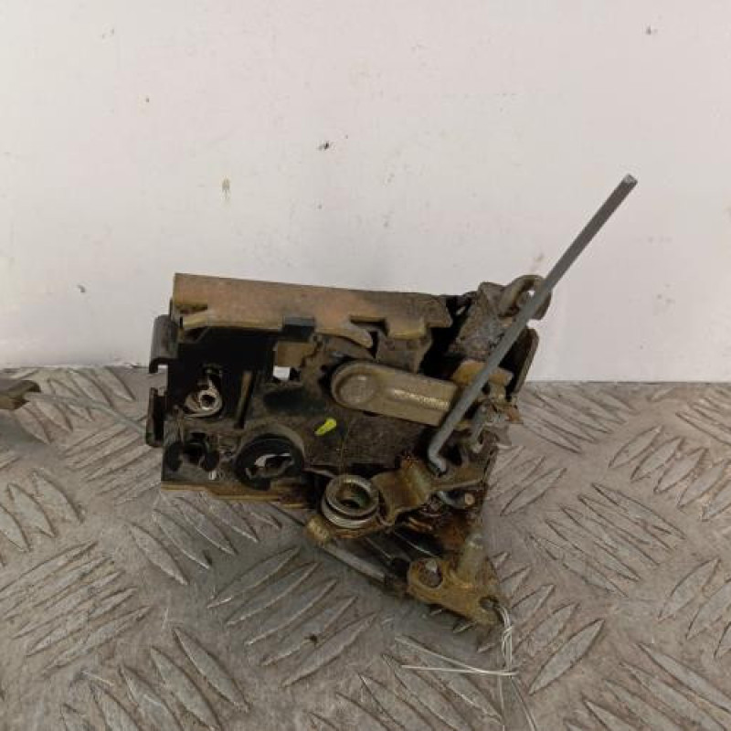 Serrure avant droit PEUGEOT 106