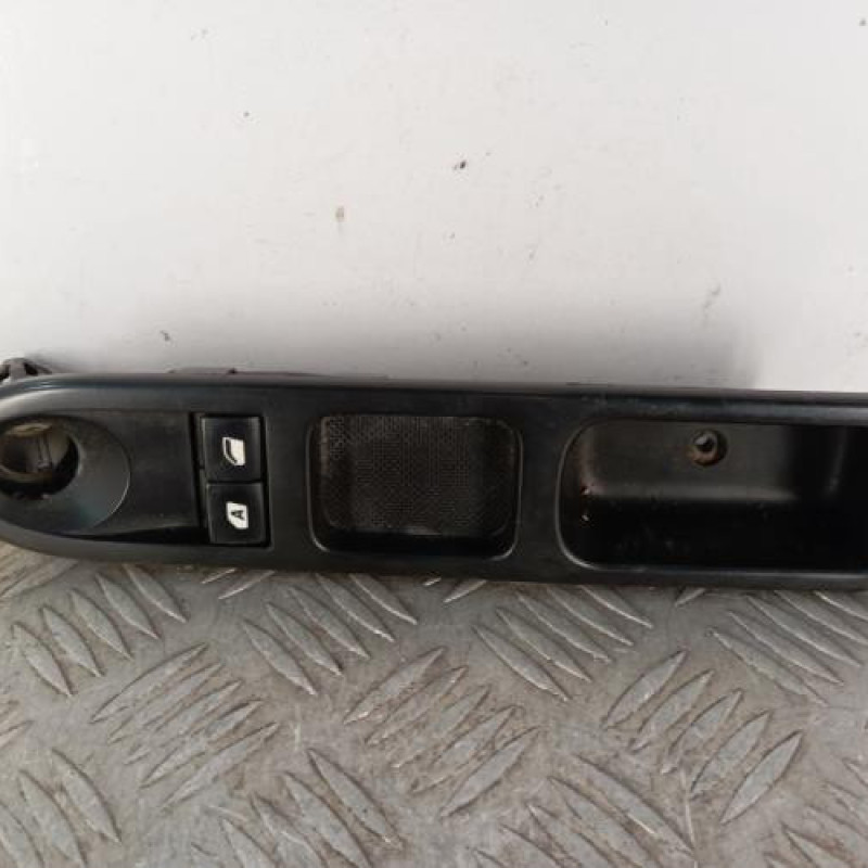 Interrupteur de leve vitre avant gauche PEUGEOT 207