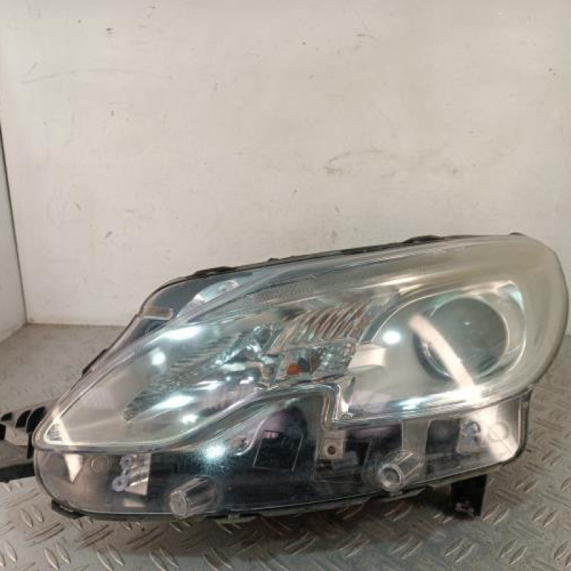Optique avant principal gauche (feux)(phare) PEUGEOT 2008 1