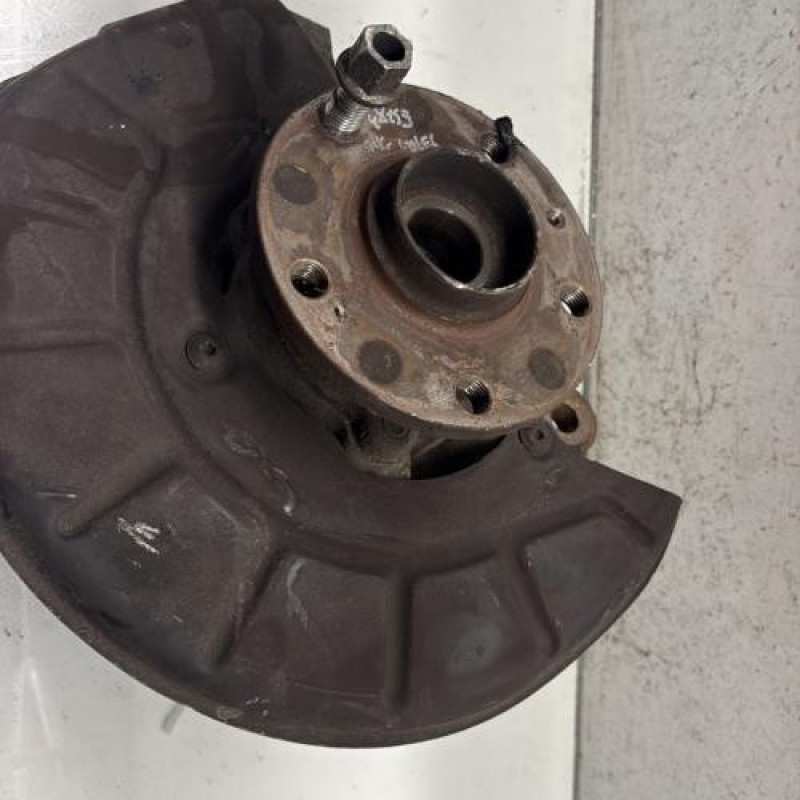 Fusee avant gauche VOLKSWAGEN GOLF 6