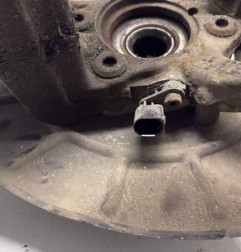 Fusee avant gauche VOLKSWAGEN GOLF 6 Photo n°3