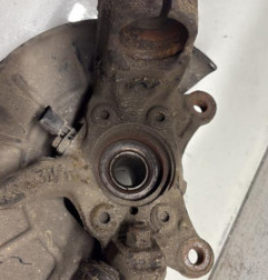 Fusee avant gauche VOLKSWAGEN GOLF 6 Photo n°4