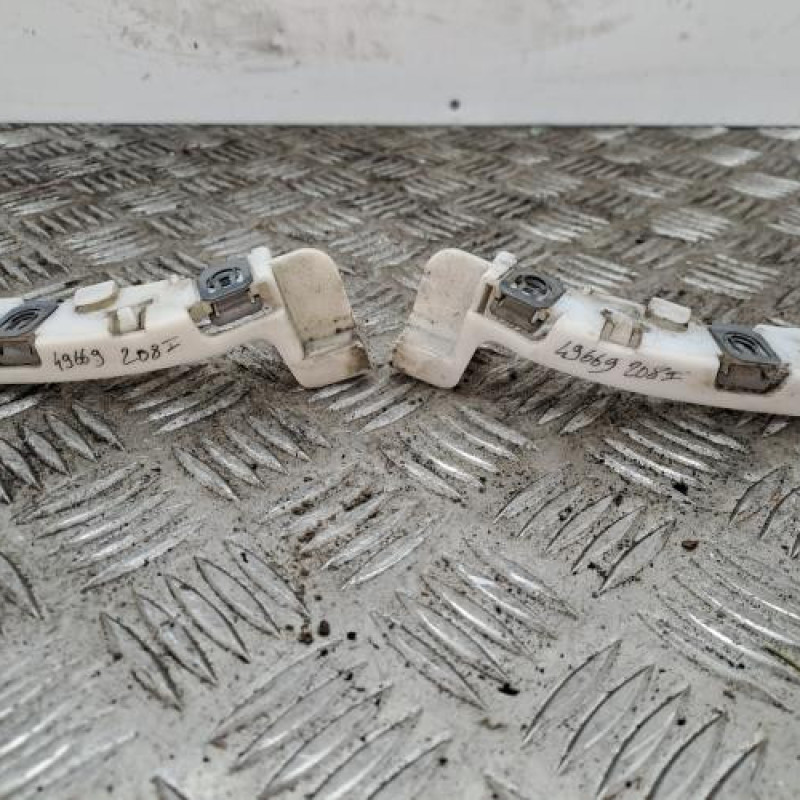 Support de pare chocs avant PEUGEOT 208 1