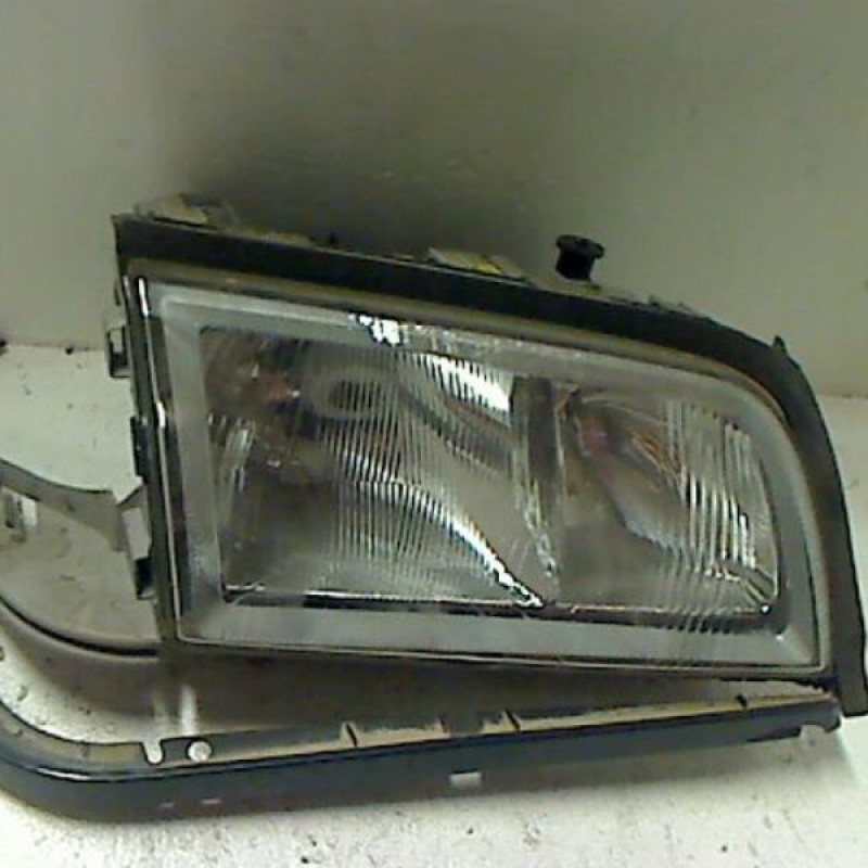 Optique avant principal droit (feux)(phare) MERCEDES CLASSE C 202