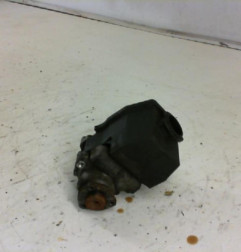 Pompe de direction MERCEDES C200 Photo n°3