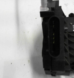 Serrure avant gauche FORD FIESTA 6 Photo n°1