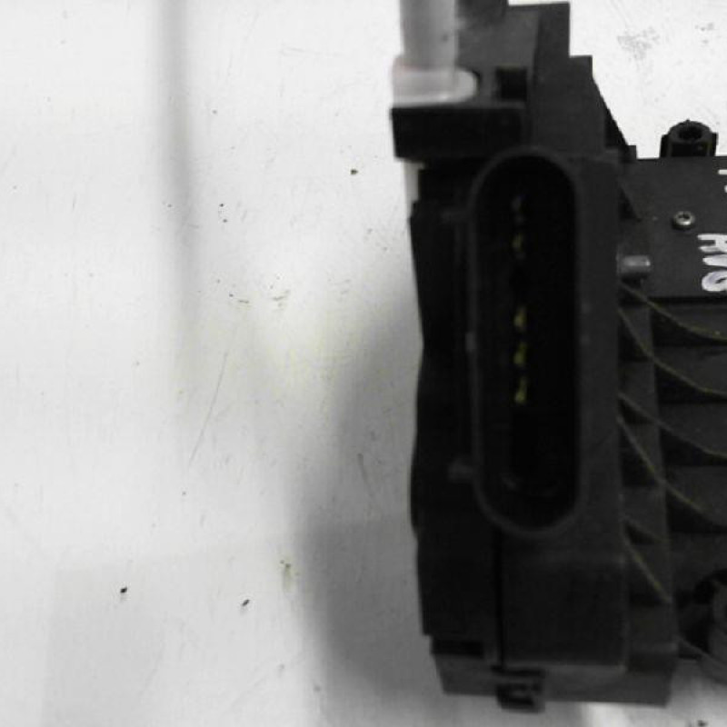 Serrure avant gauche FORD FIESTA 6