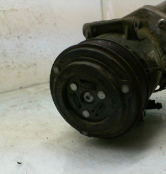 Compresseur clim OPEL ASTRA J Photo n°3