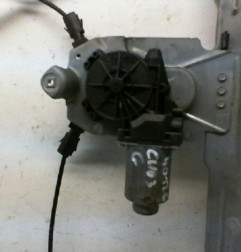 Leve vitre electrique avant gauche RENAULT CLIO 3 Photo n°1