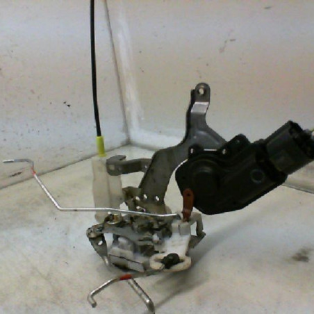 Serrure avant droit TOYOTA AYGO 1