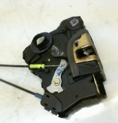 Serrure avant droit TOYOTA AVENSIS 2