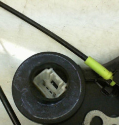 Serrure arriere droit TOYOTA AVENSIS 2 Photo n°1