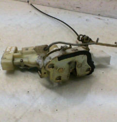 Serrure avant gauche TOYOTA YARIS VERSO Photo n°1