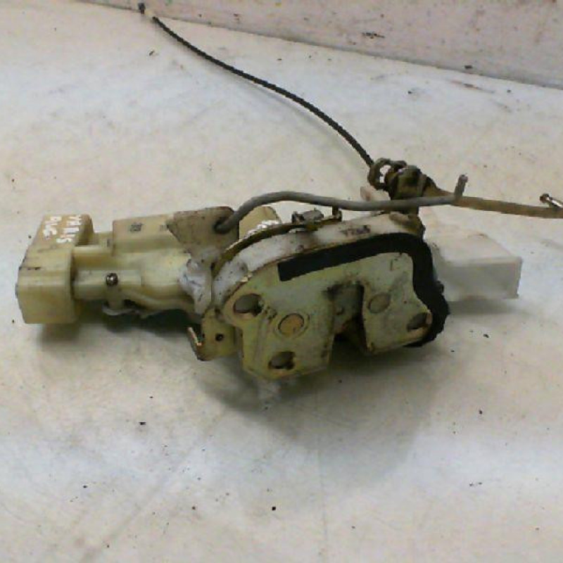 Serrure avant gauche TOYOTA YARIS VERSO