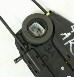 Serrure arriere droit TOYOTA YARIS 2 Photo n°3