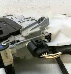 Serrure arriere gauche VOLKSWAGEN PASSAT 5 Photo n°1