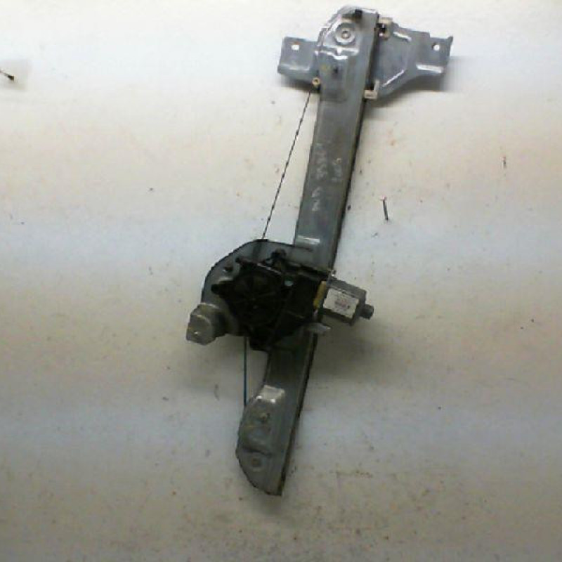 Leve vitre electrique avant droit PEUGEOT 2008 1