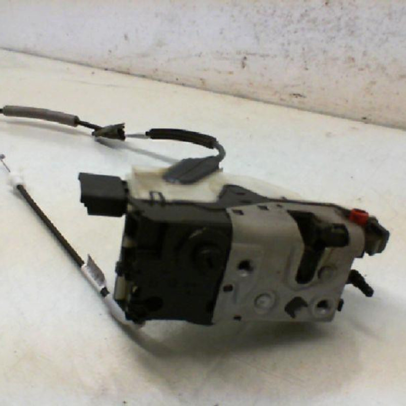 Serrure arriere droit PEUGEOT 208 1