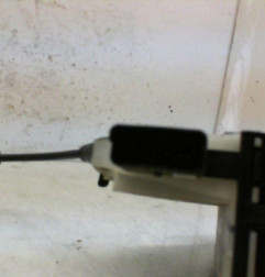 Serrure arriere droit PEUGEOT 208 1