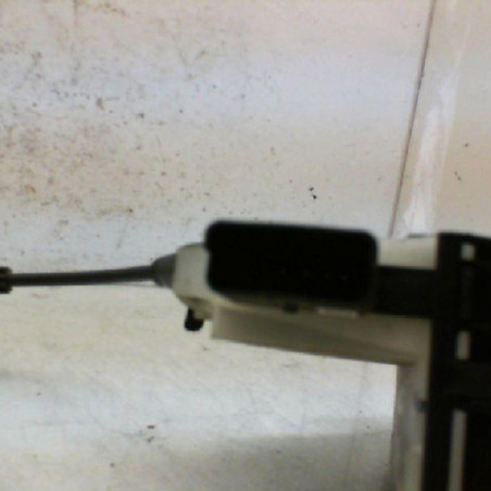 Serrure arriere droit PEUGEOT 208 1