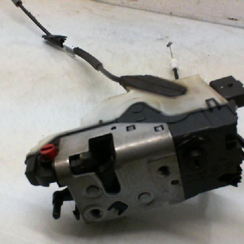 Serrure arriere gauche PEUGEOT 208 1