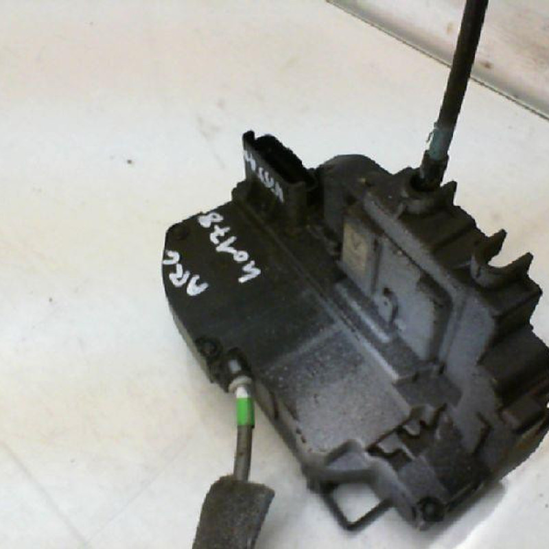 Serrure arriere gauche NISSAN QASHQAI 1