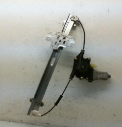 Leve vitre electrique arriere gauche KIA RIO 2 Photo n°1