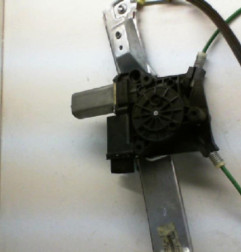 Leve vitre electrique avant droit OPEL CORSA D Photo n°5