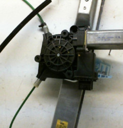 Leve vitre electrique avant gauche OPEL CORSA D Photo n°3