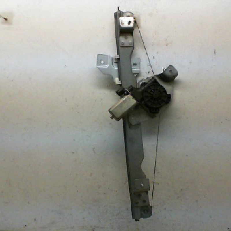 Leve vitre electrique avant droit DACIA SANDERO 1