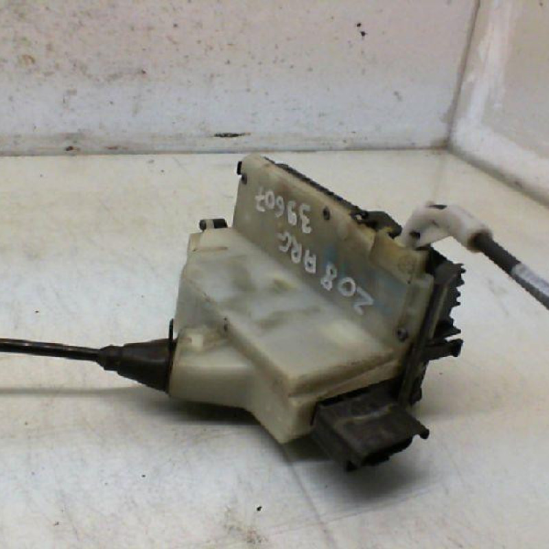 Serrure arriere gauche PEUGEOT 208 1