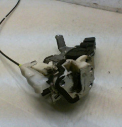 Serrure arriere gauche TOYOTA AYGO 1