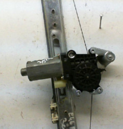 Leve vitre electrique arriere gauche BMW SERIE 3 E46 Photo n°3