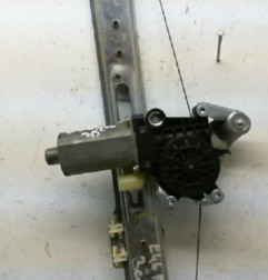 Leve vitre electrique arriere gauche BMW SERIE 3 E46 Photo n°5