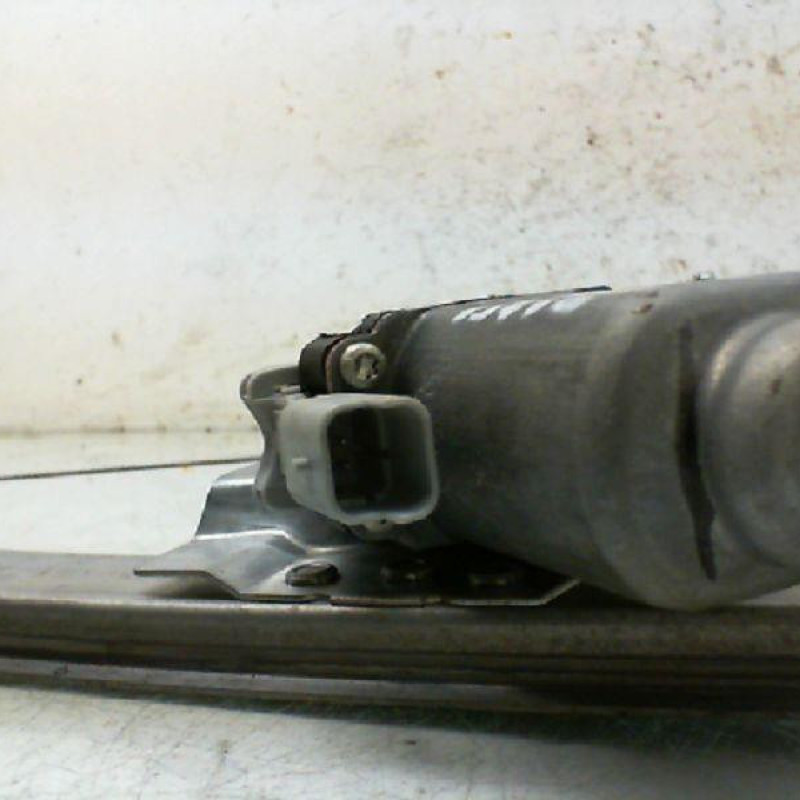 Leve vitre electrique avant gauche TOYOTA AYGO 1