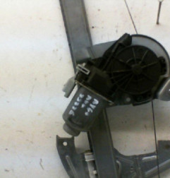 Leve vitre electrique avant gauche TOYOTA AYGO 1 Photo n°3