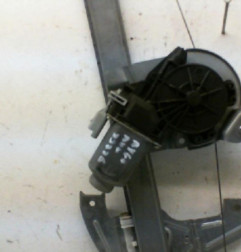 Leve vitre electrique avant gauche TOYOTA AYGO 1 Photo n°5