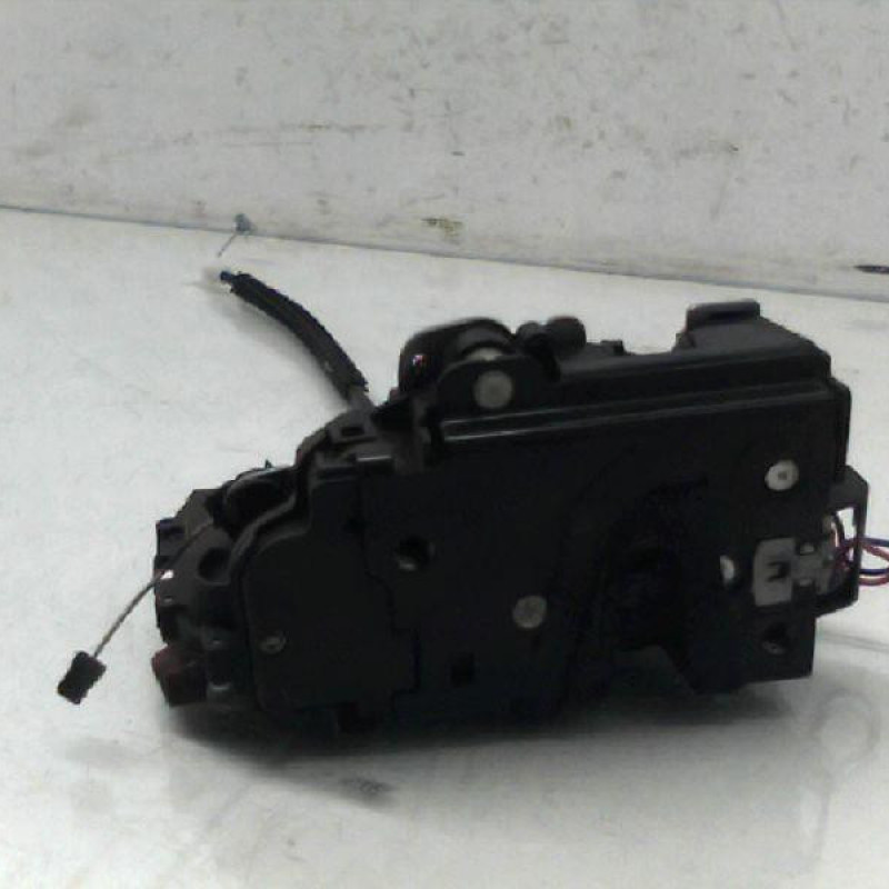 Serrure avant droit SKODA FABIA 2